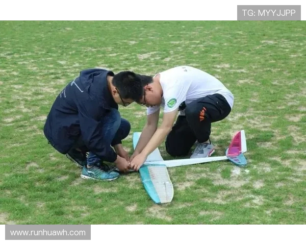 西安飞盘队的成长历程与世界攀岩锦标赛的精彩交汇