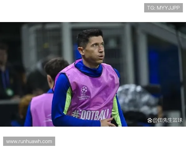 莱万领衔球队冲击新赛季目标球迷期待他的精彩表现与进球记录刷新