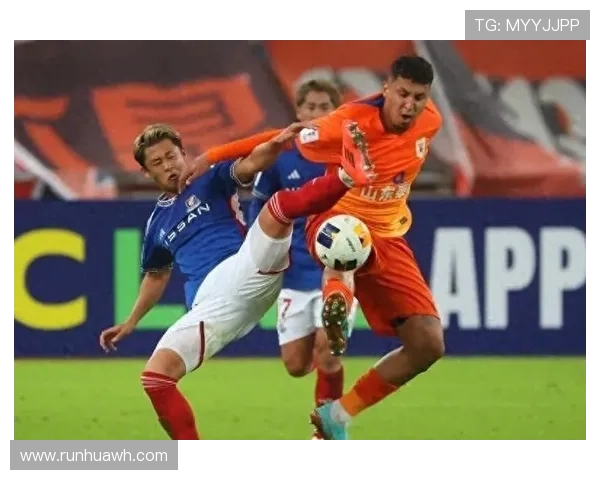 重庆队与大连队在足协杯的激烈对决展现足球魅力与团队精神