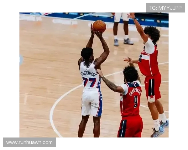 骑士队与费城76人展开激烈对决新浪体育全程直播精彩瞬间 骑士队与费城76人展开激烈对决新浪体育全程直播精彩瞬间